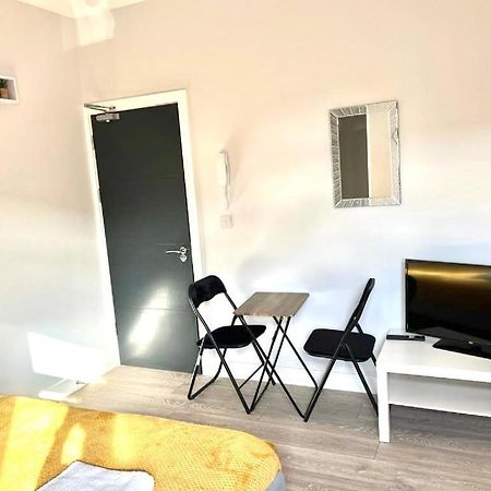 Southall Stays Near Heathrow Ub2 Exterior foto